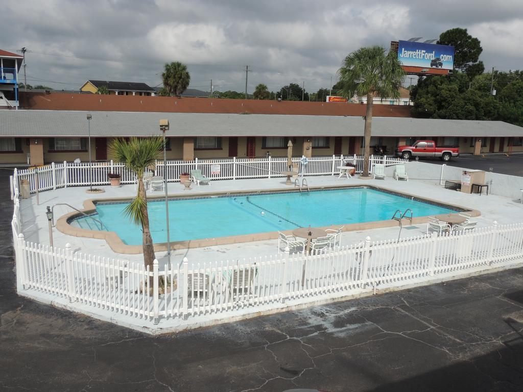 Rodeway Inn & Suites Winter Haven Chain Of Lakes Zimmer foto