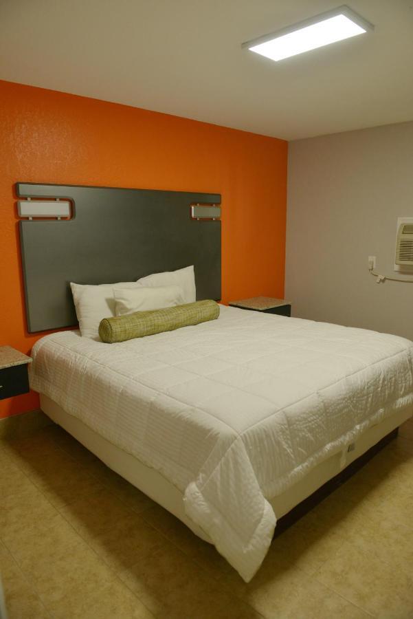 Rodeway Inn & Suites Winter Haven Chain Of Lakes Exterior foto