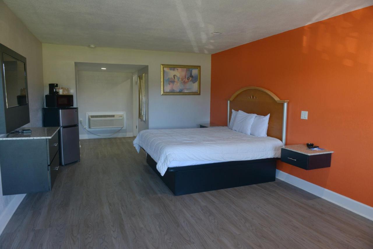 Rodeway Inn & Suites Winter Haven Chain Of Lakes Exterior foto