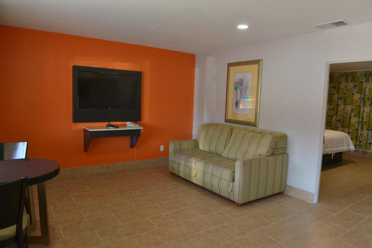 Rodeway Inn & Suites Winter Haven Chain Of Lakes Exterior foto